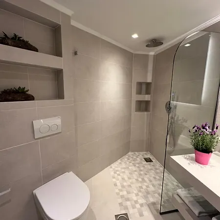 Konstantinou Deluxe * Skála Marión